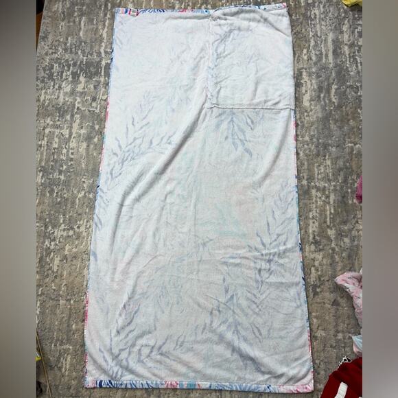 Lilly Pulitzer Convertible Beach Towel Backpack  Kaleidoscope Coral Pink Blue - Picture 3 of 9